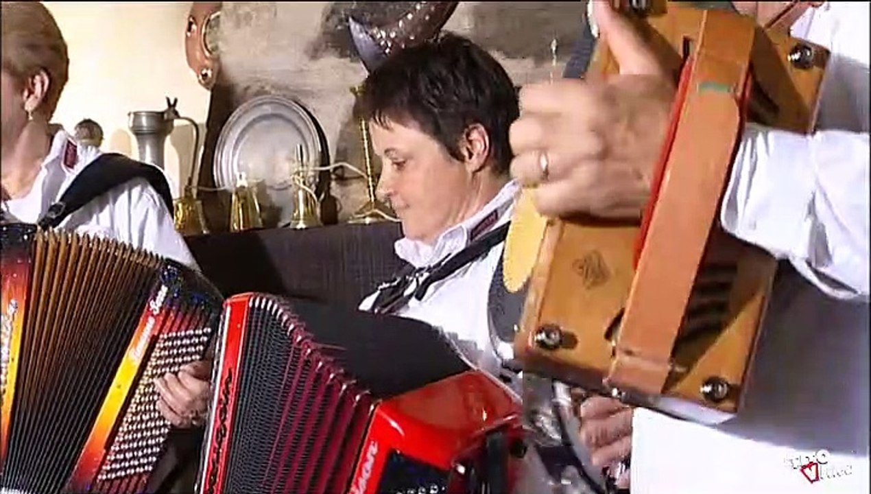 Tusto   par les Accordéons et Cabrettes de Pailherols