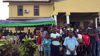 Vidéo : ambiance, ambiance avec les voix de la Tropicale Amissa Bongo