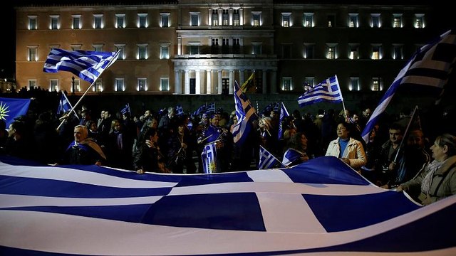 Greek police fire tear gas at crowds protesting FYR Macedonia name change