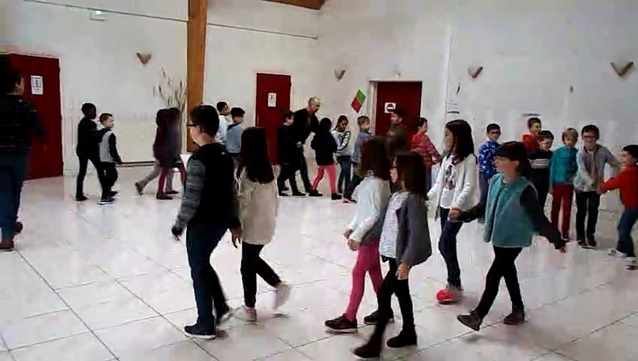 CE2A Début Danse Bretonne 2
