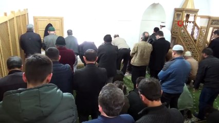 Roketli saldırıya uğrayan cami ibadete açıldı