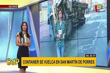 SMP: camión que trasladaba menestras se vuelva en plena av. Lima
