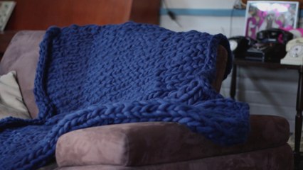 Comment tricoter une couverture XXL avec les mains ?