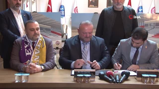 Eyüp Stadı'nın Tribünlerinin Yenilenmesi İçin İmzalar Atıldı