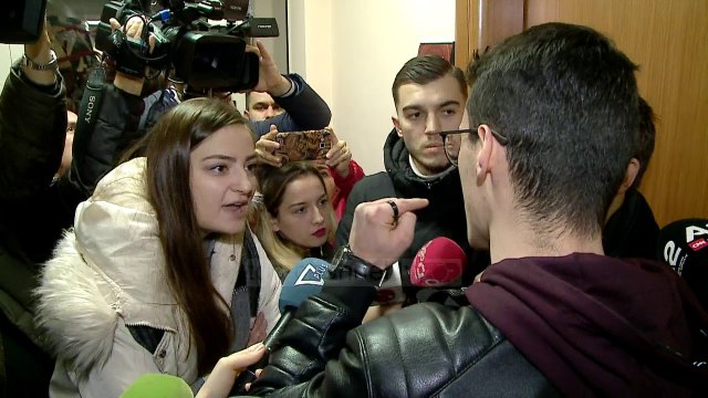 Rektori nuk bind dot studentët - Top Channel Albania - News - Lajme