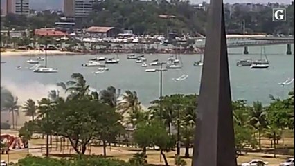 Incêndio na restinga da praia em Vitória