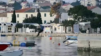 Parkour : il atterrit sur ses tibias en sautant !