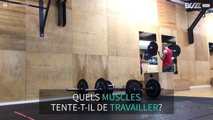 Il porte un haltère avec la bouche