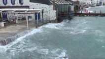 Bodrum'u Fırtına Vurdu...iş Yerlerini Su Bastı, Kayıklar Alabora Oldu