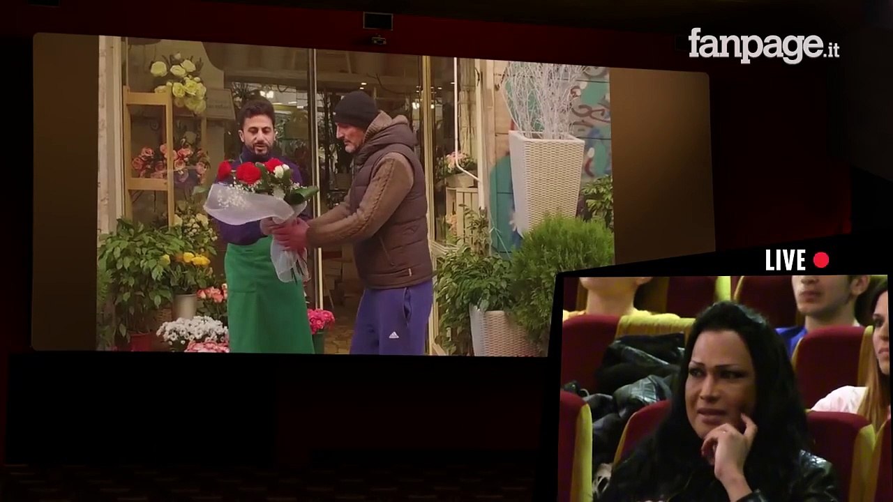 Ragazza trans riceve proposta di matrimonio in un cinema a Napoli