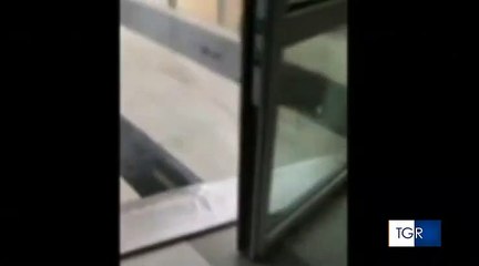 Bari: piove nella nuova sede della Regione Puglia costata 58 milioni, non bastavano le "plafoniere d'oro"