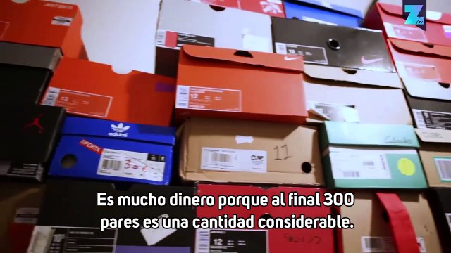 La extraña obsesión de este hombre por los zapatos