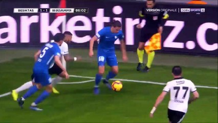 Ricardo Quaresma red card for terrible tackle vs Erzurumspor!