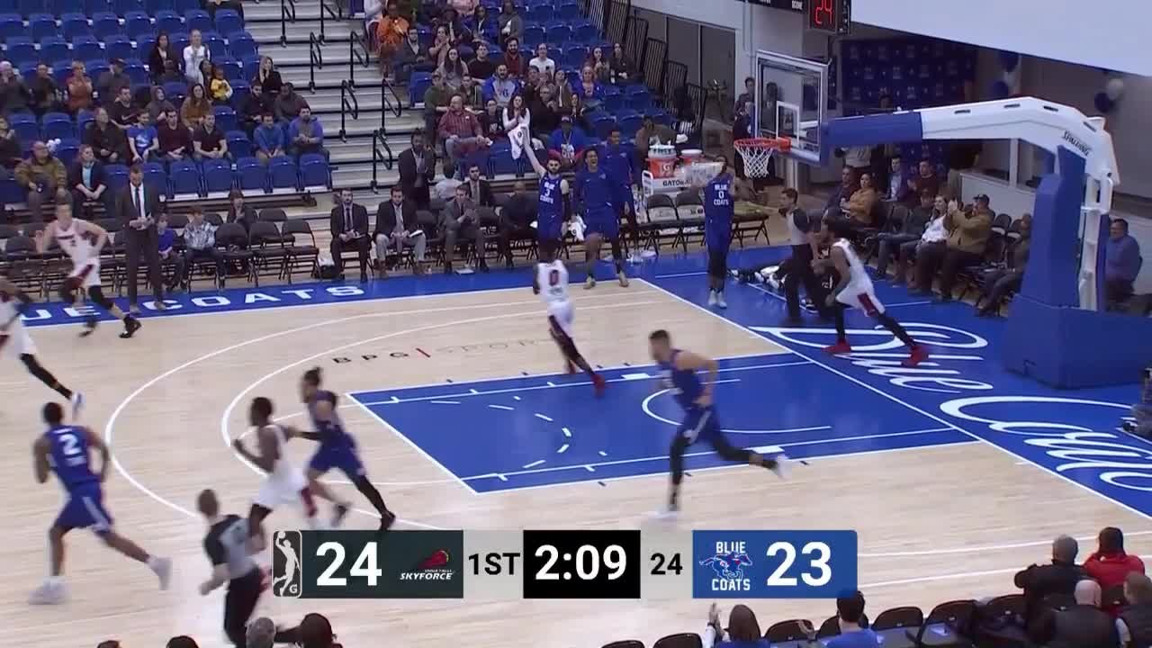 Ryan Anderson throws it down!