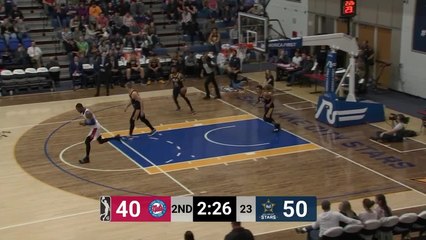 Kamari Murphy throws down the alley-oop!