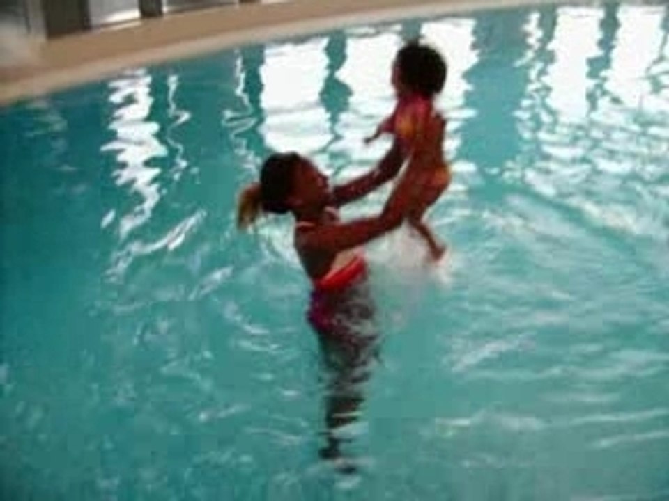 Eva is swimming_0002