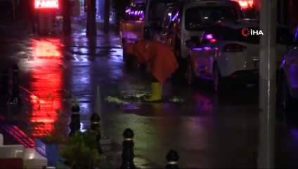 Bodrum’da Şiddetli Yağış Etkili Oldu... Yollar Göle Döndü