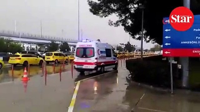 Antalya Havalimanı’nda hortum sebebiyle servis otobüsü devrildi
