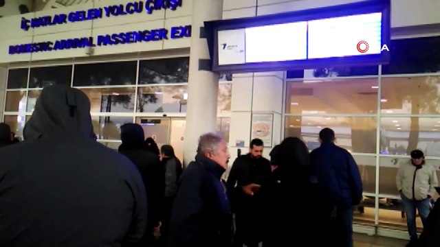 Antalya Havalimanı'nda hortum sebebiyle servis otobüsü devrildi:11 yaralı