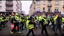 Les Gilets jaunes défilent à Sarreguemines