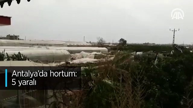 Antalya'da şiddetli yağış ve hortum nedeniyle zor anlar yaşanıyor