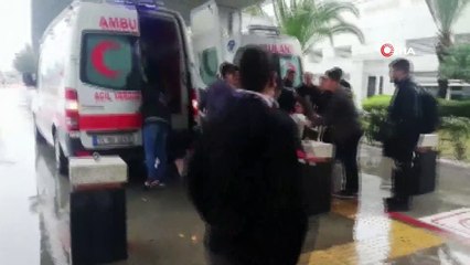 Antalya Havalimanı'nda hortum sebebiyle servis otobüsü devrildi:11 yaralı
