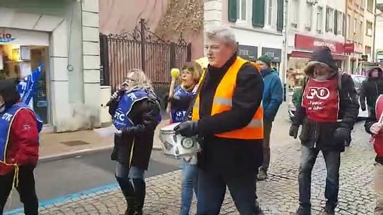 Altkirch : une manifestation en musique contre la fermeture de la maternité