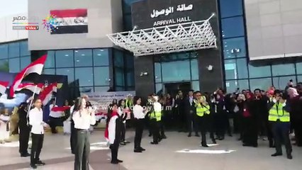 شاهد أطفال بالزى الفرعونى فى مطار سفنكس