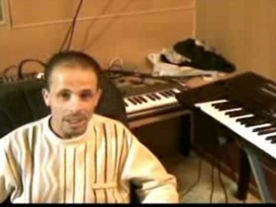 Chenoune le parolier du studio royal .