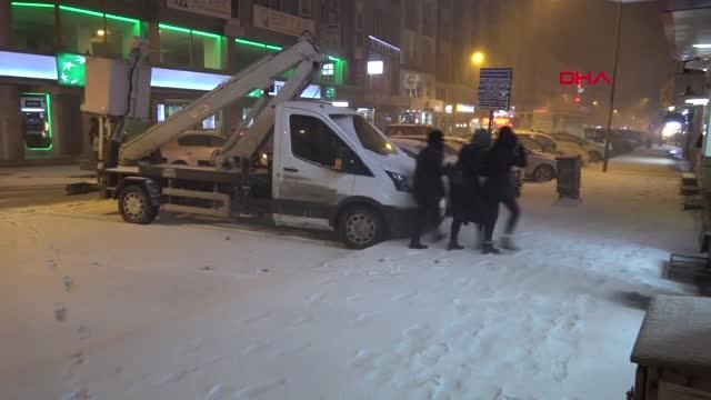 Afyonkarahisar İklim Bilimci Bozyurt Kar Yağarken Gök Gürültüsü ve Şimşek Çakması Nadir Görülen...