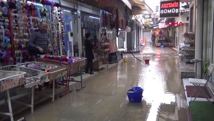 İzmir'de, Yağmur ve Fırtınanın Yaraları Sarılıyor