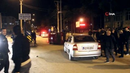 Hafif Ticari Araç ile Otomobil Çarpıştı: 3 Yaralı