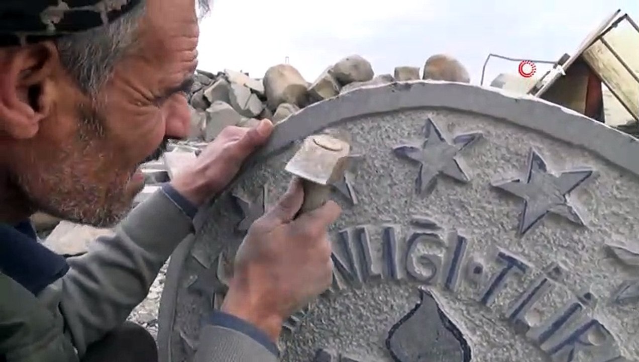 35 Yıllık Taş Ustası, Bazalt Taşlarını Sanat Eserine Dönüştürüyor