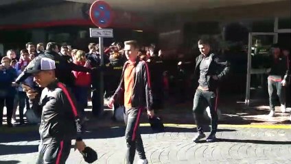 Sevilla-Levante: Salida del Sevilla de su Hotel de Concentración