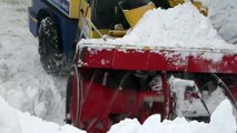 Kar kalınlığı 10 metreyi bulan Üçevler grup yolunda yol açma çalışmaları - MUŞ