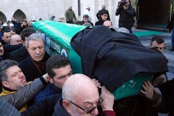 Milli Savunma Bakanı Hulusi Akar, Çocukluk Arkadaşını Son Yolculuğuna Uğurladı