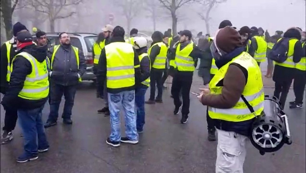 les Gilets jaunes arrivent à Longwy, le cortège démarre