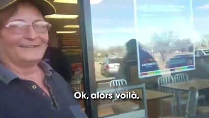 Un client fait un cadeau incroyable à cette employée de McDonald