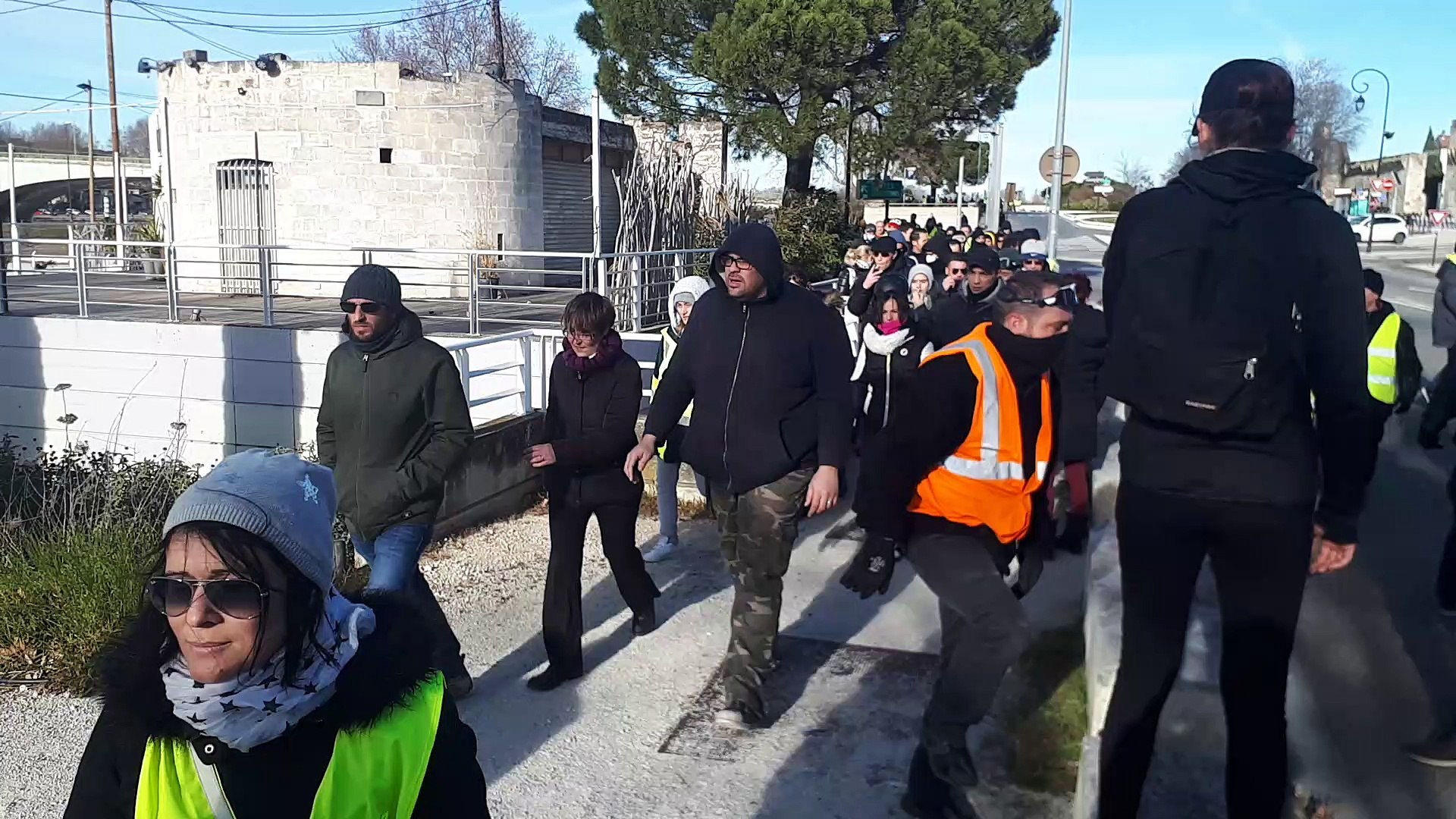 Avignon Les Gilets Jaunes Reculent Face Aux Crs