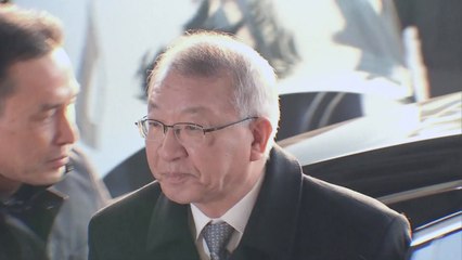 양승태, 구치소에서 생일...혐의 대부분 부인 / YTN