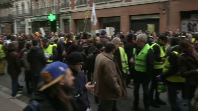 À Toulouse, un cortège de Gilets jaunes se dirige vers le centre-ville