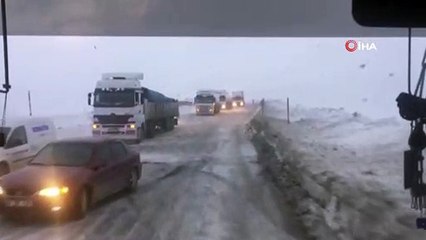 Erzurum - Bayburt karayolunda çok sayıda araç tipi nedeniyle mahsur kaldı