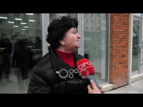 Ora News - Të moshuarit dhe të sëmurët në radhë për kartë identiteti