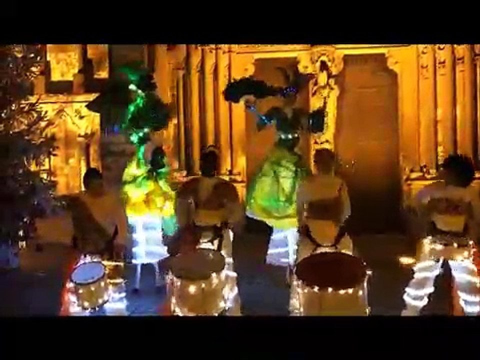 Parade lumineuse sous les tropiques WIM PERCUSSION Noël sous les tropiques