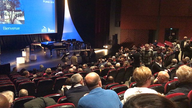 Gilets jaunes : évacuation du Palais des Congres
