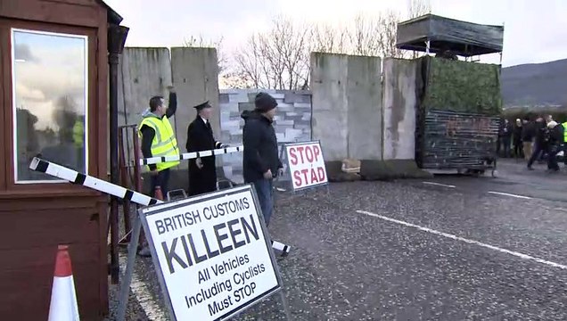 Anti-Brexit protesters build mock Irish border checkpoint