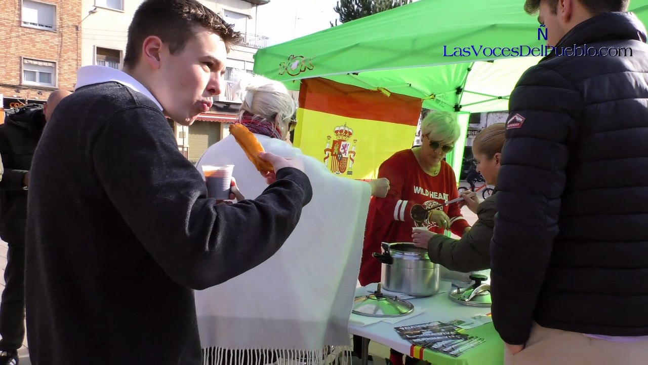 VOX llega a Sabadell (Cataluña) entre aplausos y 'viva España' de los vecinos