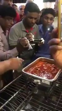 Maggots in chicken curry makes tense situation