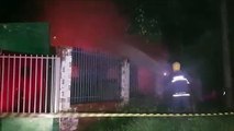 Casa pega fogo no Bairro Pioneiros Catarinenses