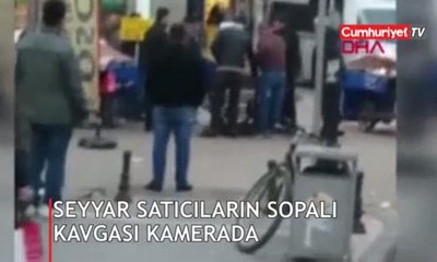 Seyyar satıcıların sopalı kavgası kamerada